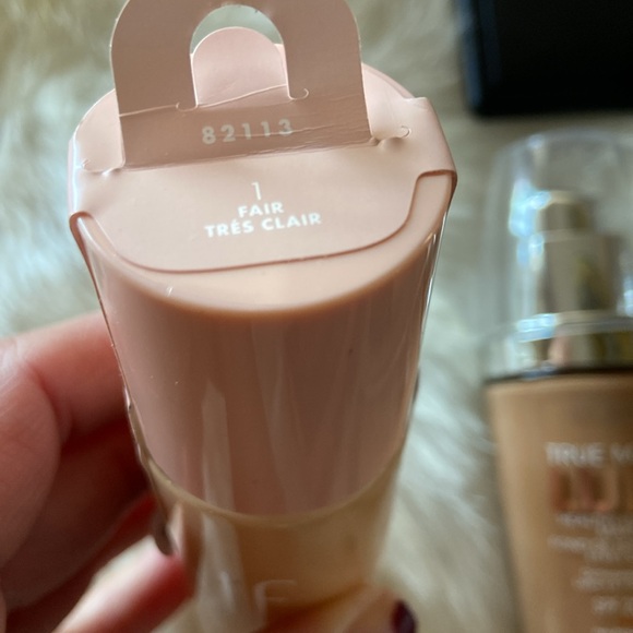 Huge bundle of foundation/contouring/bronzer- mixed brands! - Picture 3 of 12